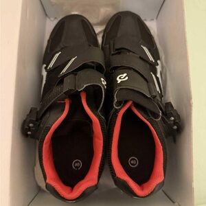 Brand New in original box. Women’s size 9 (40) 
Peloton click in shoes.